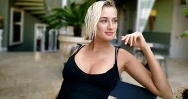 Didem Soydan, kırmızı mayosuyla böyle poz verdi 3