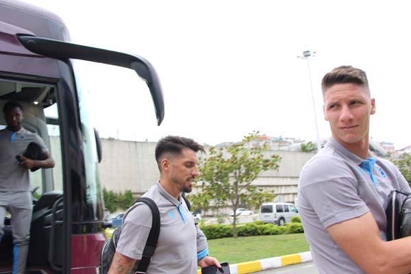 Trabzonspor Prag’a tur için uçtu 12