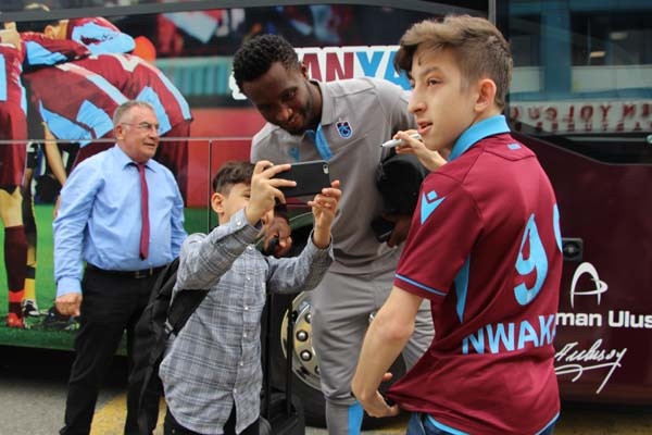 Trabzonspor Prag’a tur için uçtu 13