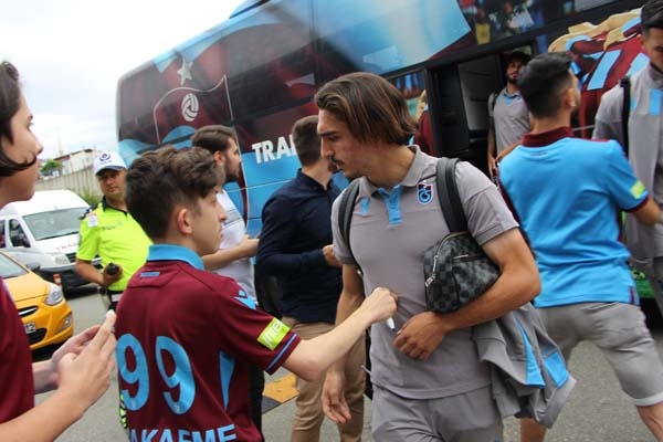 Trabzonspor Prag’a tur için uçtu 15