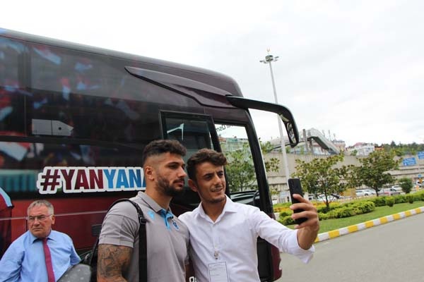 Trabzonspor Prag’a tur için uçtu 14