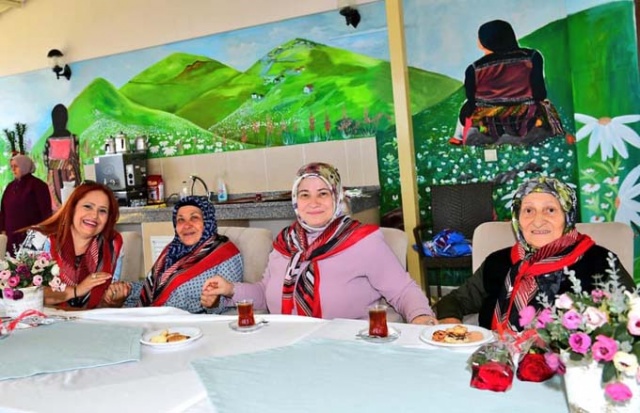 Vali Ustaoğlu'ndan Huzurevine ziyaret 7