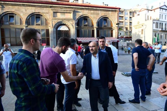 Vali Ustaoğlu'ndan Huzurevine ziyaret 2