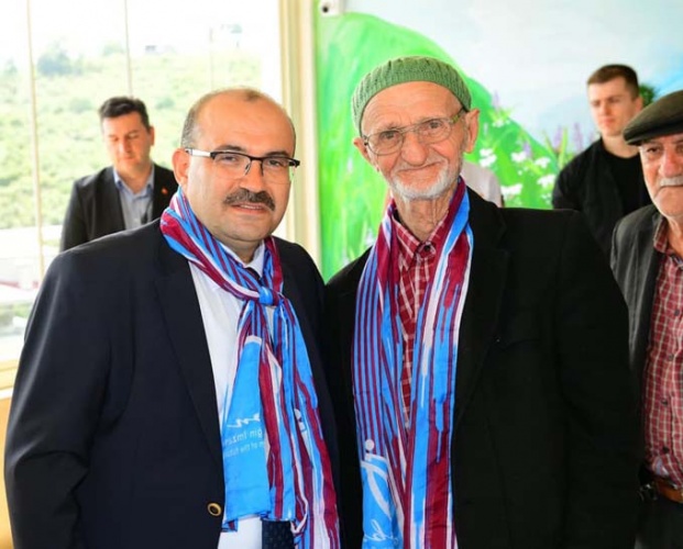 Vali Ustaoğlu'ndan Huzurevine ziyaret 10