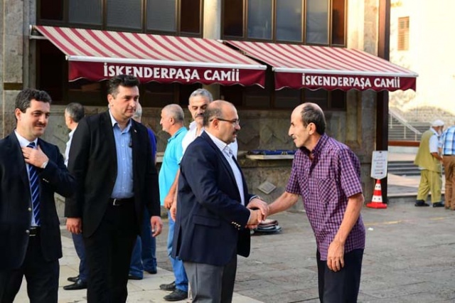 Vali Ustaoğlu'ndan Huzurevine ziyaret 3