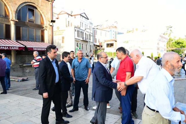 Vali Ustaoğlu'ndan Huzurevine ziyaret 5