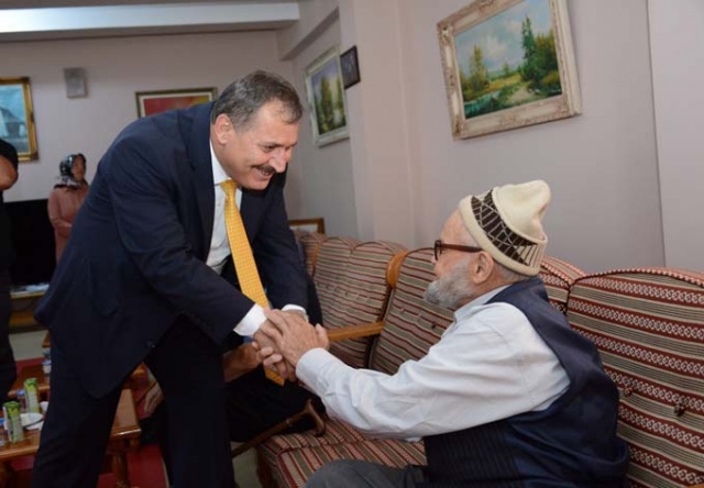 Vali Ustaoğlu'ndan Huzurevine ziyaret 15