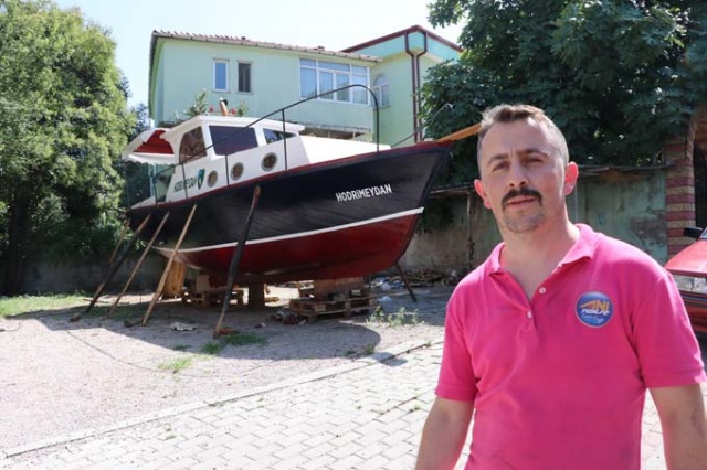 Trabzonlu Usta Dede yadigarı tekneyi mahalle arasında 3 ayda tamamladı 10