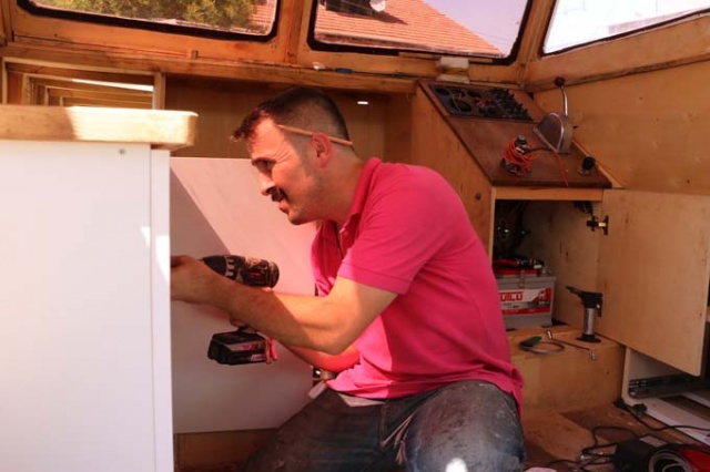 Trabzonlu Usta Dede yadigarı tekneyi mahalle arasında 3 ayda tamamladı 7