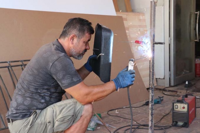 Trabzonlu Usta Dede yadigarı tekneyi mahalle arasında 3 ayda tamamladı 12