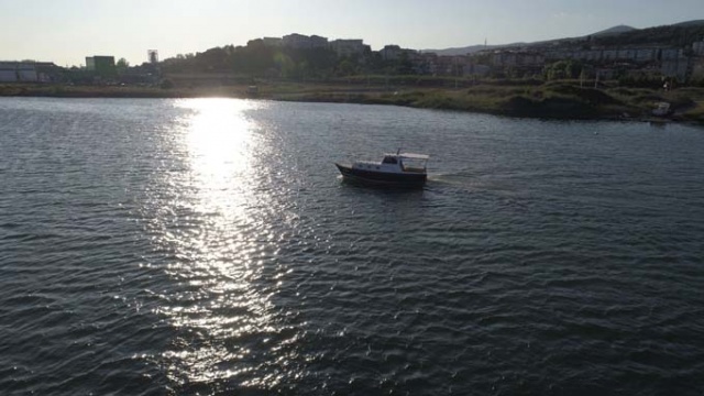 Trabzonlu Usta Dede yadigarı tekneyi mahalle arasında 3 ayda tamamladı 11