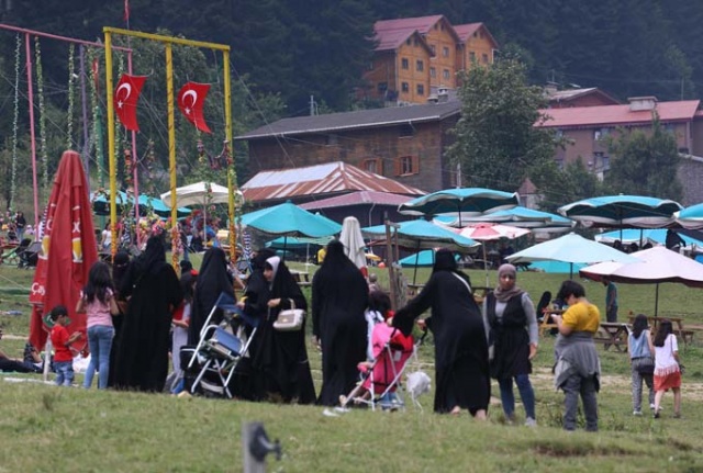 Ayder Yaylası tatilcilerle doldu 5