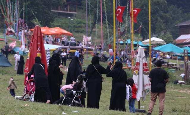 Ayder Yaylası tatilcilerle doldu 8