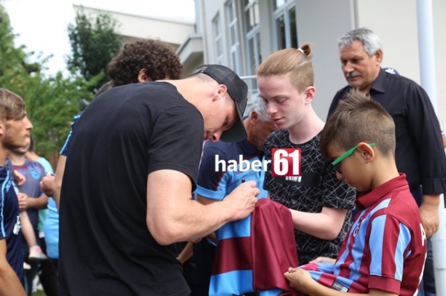 Trabzonspor'un yeni transferleri taraftarların ilgisine şaşırdı 2