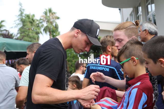 Trabzonspor'un yeni transferleri taraftarların ilgisine şaşırdı 6