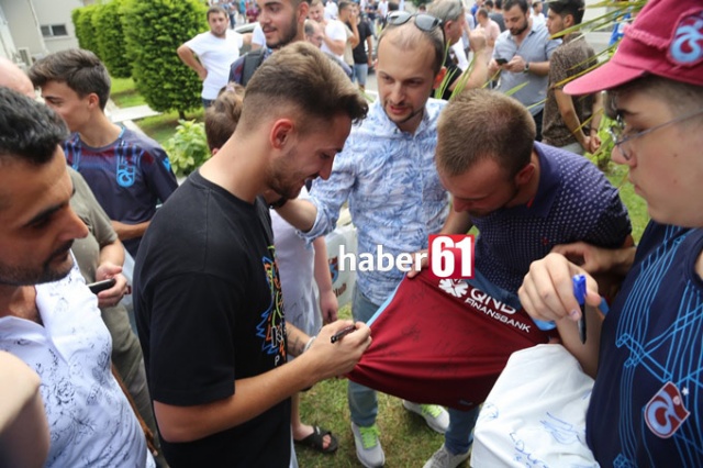 Trabzonspor'un yeni transferleri taraftarların ilgisine şaşırdı 4
