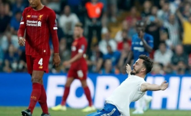 Sahaya atlayan Youtuber  Ali Abdüsselam Yılmaz'a takipçi şoku 2