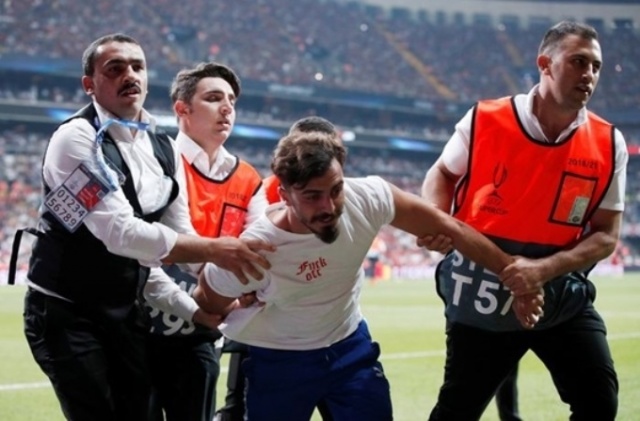 Sahaya atlayan Youtuber  Ali Abdüsselam Yılmaz'a takipçi şoku 4