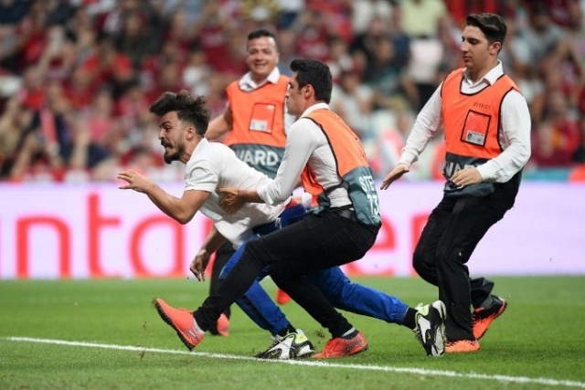 Sahaya atlayan Youtuber  Ali Abdüsselam Yılmaz'a takipçi şoku 3