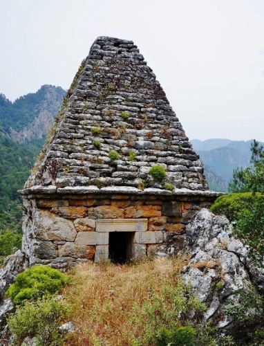 Çağbaba adıyla türbe sanılıp dua edildi  gerçekte bakın neresiymiş 3