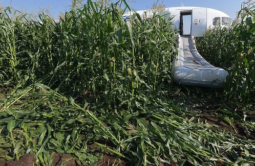 Yolcu uçağı tarlaya acil iniş yaptı 14