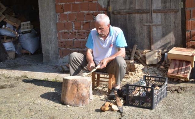 Emekli postacı baba mesleğini yaşatmaya çalışıyor 3