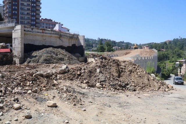 Mahalleyi Çin Seddi gibi ayırdılar 7