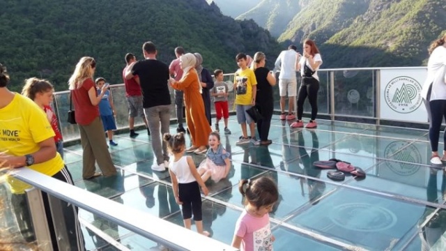 Artvin'deki cam seyir terasına yoğun ilgi 5