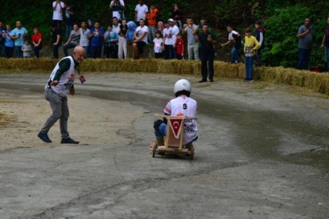 'Formulaz' tahta araba yarışları nefes kesti 3