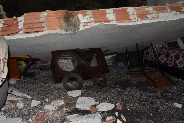 Ordu'da evin üzerine kaya parçaları düştü 6