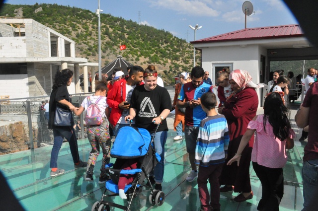 Torul Cam Seyir Terası’na ziyaretçi akını! 7