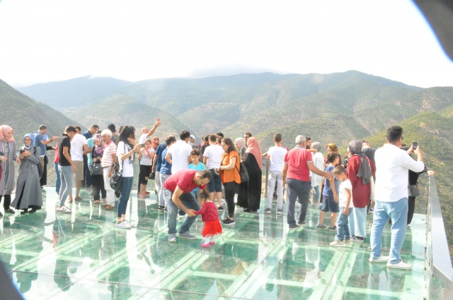 Torul Cam Seyir Terası’na ziyaretçi akını! 11