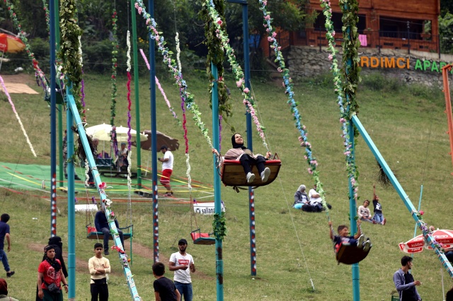 Ayder’de tartışma konusu olan salıncaklarda kaza! 10