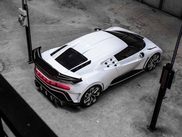 Bugatti yeni modeli Centodieci'yi sergiledi 15