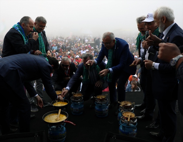 Ovit Yayla Şenlikleri’nde en uzun horon halkası denemesi! 2