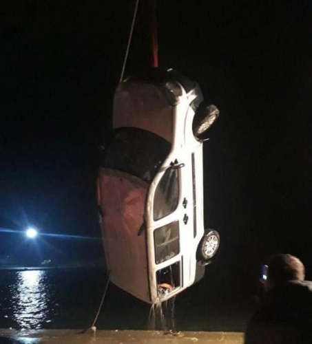 Ordu’da hafif ticari araç denize düştü 4