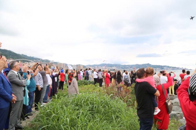 Karadeniz semalarında nefes kesen gösteri 10
