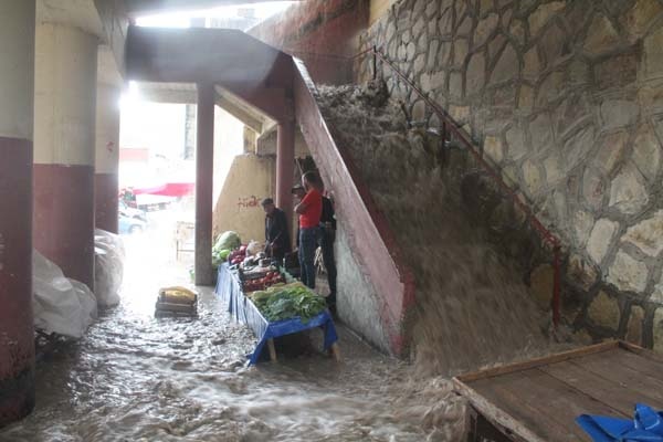 Bayburt’ta sağanak yağış sele neden oldu 3