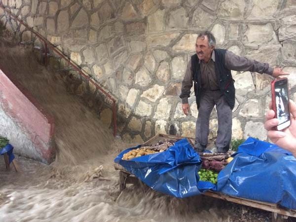 Bayburt’ta sağanak yağış sele neden oldu 10