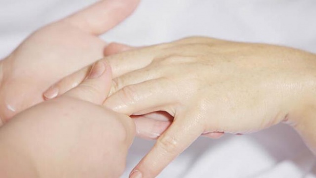 Sararan tırnaklar nasıl beyazlar? 2