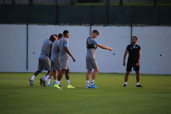 Trabzonspor, AEK maçı öncesi son antrenmanını yaptı! 13