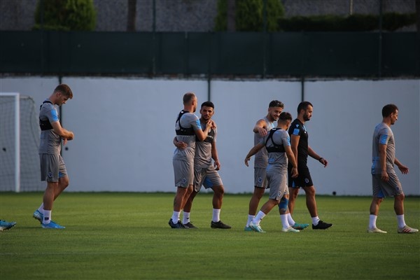 Trabzonspor, AEK maçı öncesi son antrenmanını yaptı! 5