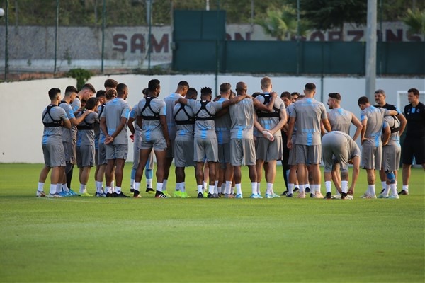 Trabzonspor, AEK maçı öncesi son antrenmanını yaptı! 14