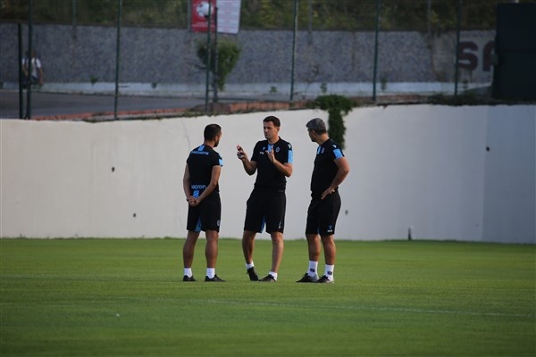 Trabzonspor, AEK maçı öncesi son antrenmanını yaptı! 9
