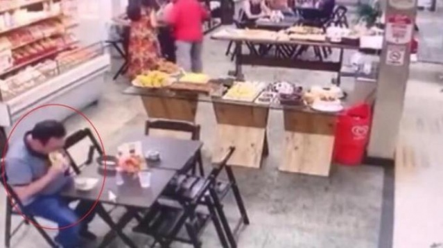 Dükkandakiler kaçarken o hiç istifini bozmadı! 7