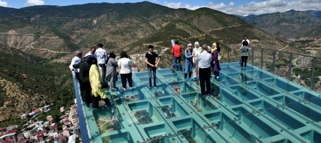 Adrenalin tutkunları Cam Seyir Terası'na akın ediyor 8