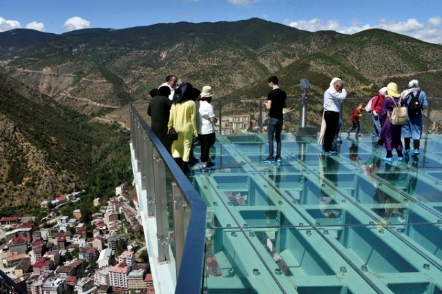 Adrenalin tutkunları Cam Seyir Terası'na akın ediyor 14