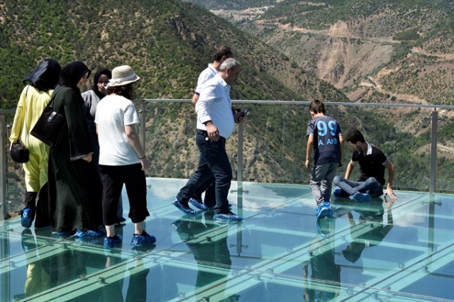 Adrenalin tutkunları Cam Seyir Terası'na akın ediyor 6