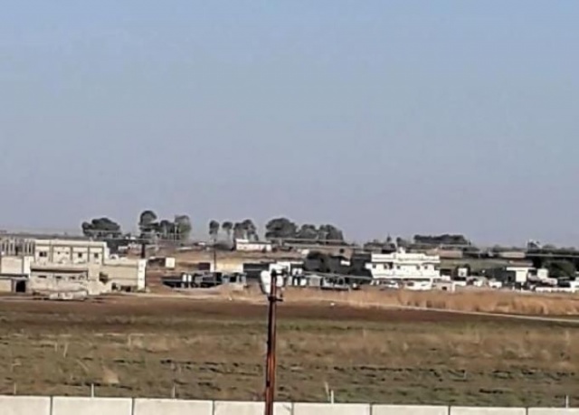 PKK/YPG’li teröristler sınırda hendek ve tünel kazıyor 9