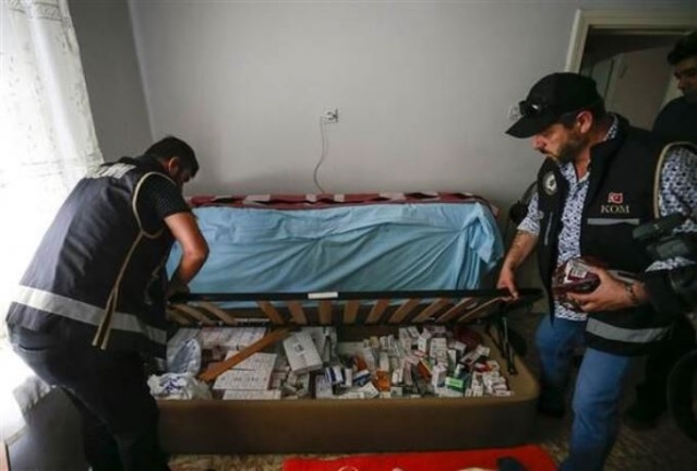 Evini kaçak muayenehaneye, babasının evini ecza deposuna çevirmiş 13